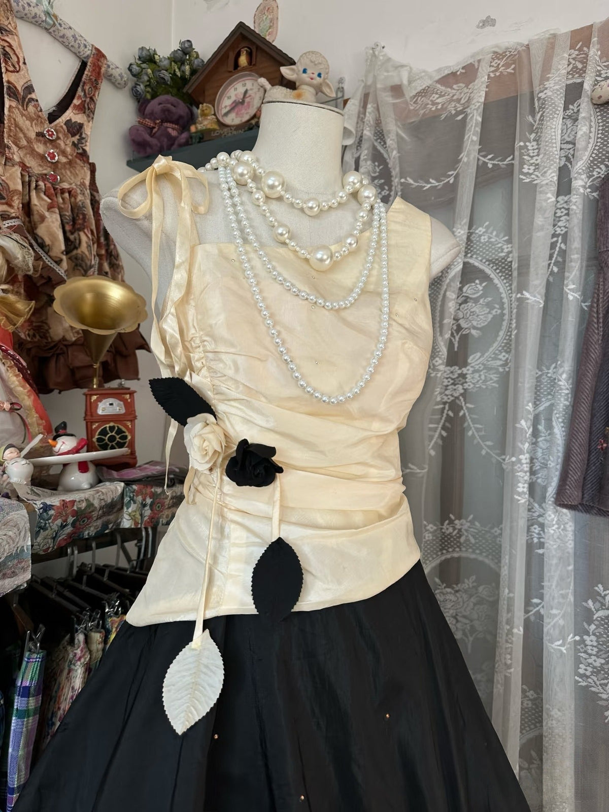 Vintage Ball Gown Sleeveless Long Black Evening Dress Prom Dresses - View 2 | VelvetHem