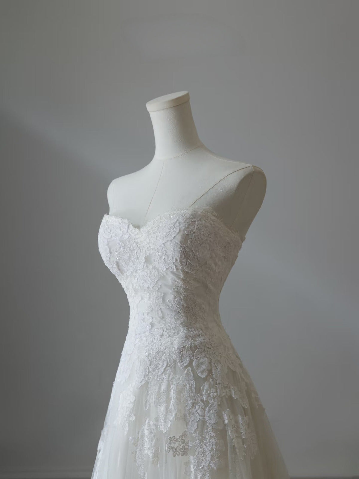 Timeless A Line Sweetheart Lace Tulle White Wedding Dresses Brides Dress - View 4 | VelvetHem