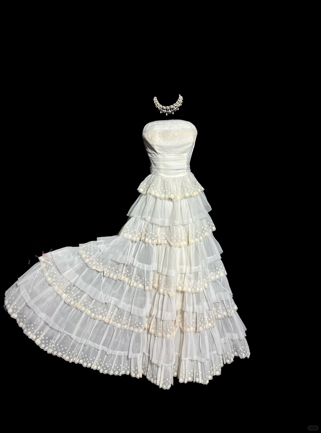 Vintage Ball Gown Strapless White Lace Prom Gown Fairy Prom Dresses - View 3 | VelvetHem