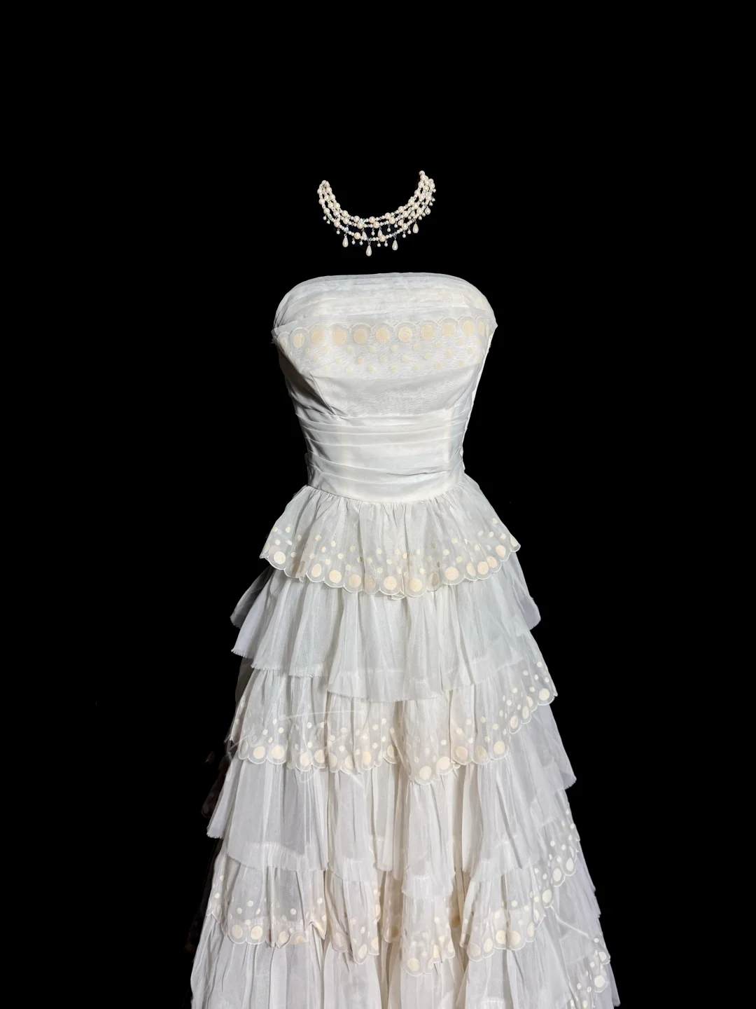 Vintage Ball Gown Strapless White Lace Prom Gown Fairy Prom Dresses - View 5 | VelvetHem