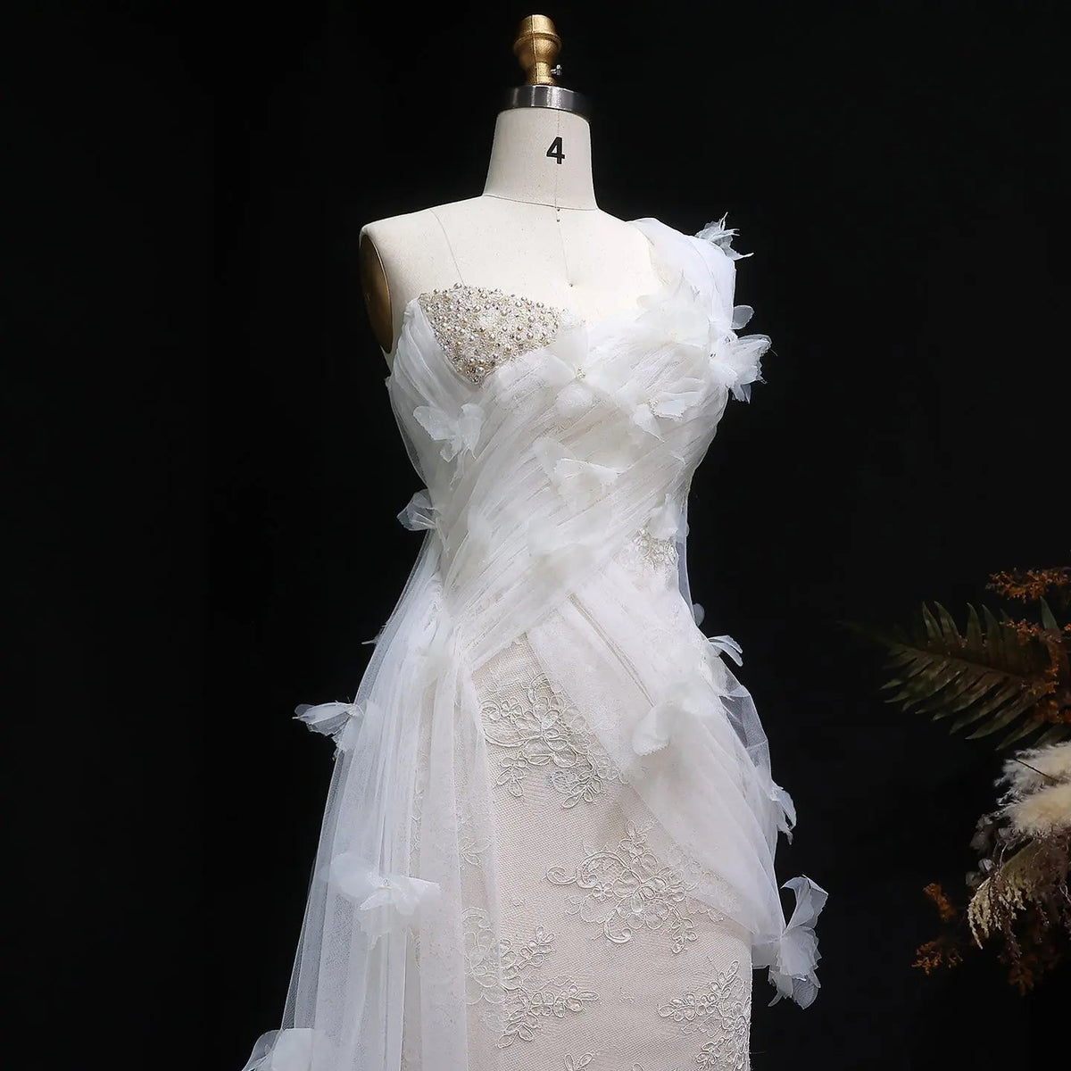 Luxury White One-Shoulder Lace Ruched Bow Mermaid Wedding Dress ZP157