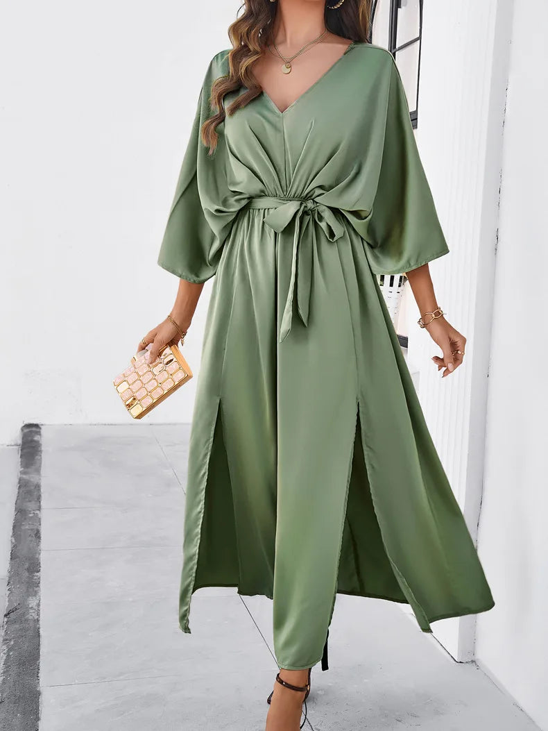 Concordia V-neck Dress in a Loose Fit for Women Smart Casual Outfit