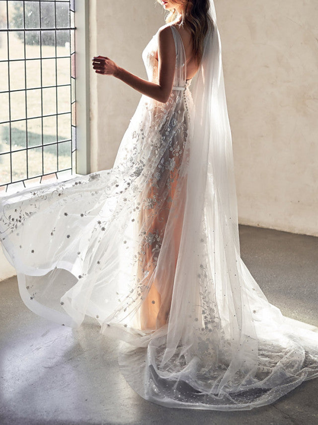 Sexy A-Line Beach Wedding Dresses Sweetheart Lace Sleeveless Bridal Gowns Beach Wedding Dress in Color See-Through Court Train