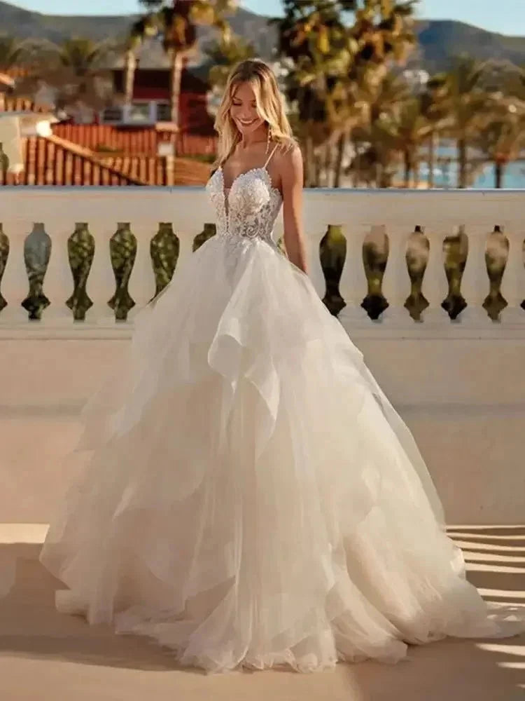 Sexy Lace Appliques V Neck Wedding Dresses Exquisite Tiered A Line Tulle Ball Gowns For Woman Formal Bride Beach Party Vestidos (ZD14266)