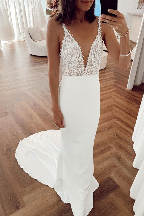 Sexy Spaghetti Straps Backless Beach Wedding Dress Sheath V-neck Appliques Bridal Gowns Online
