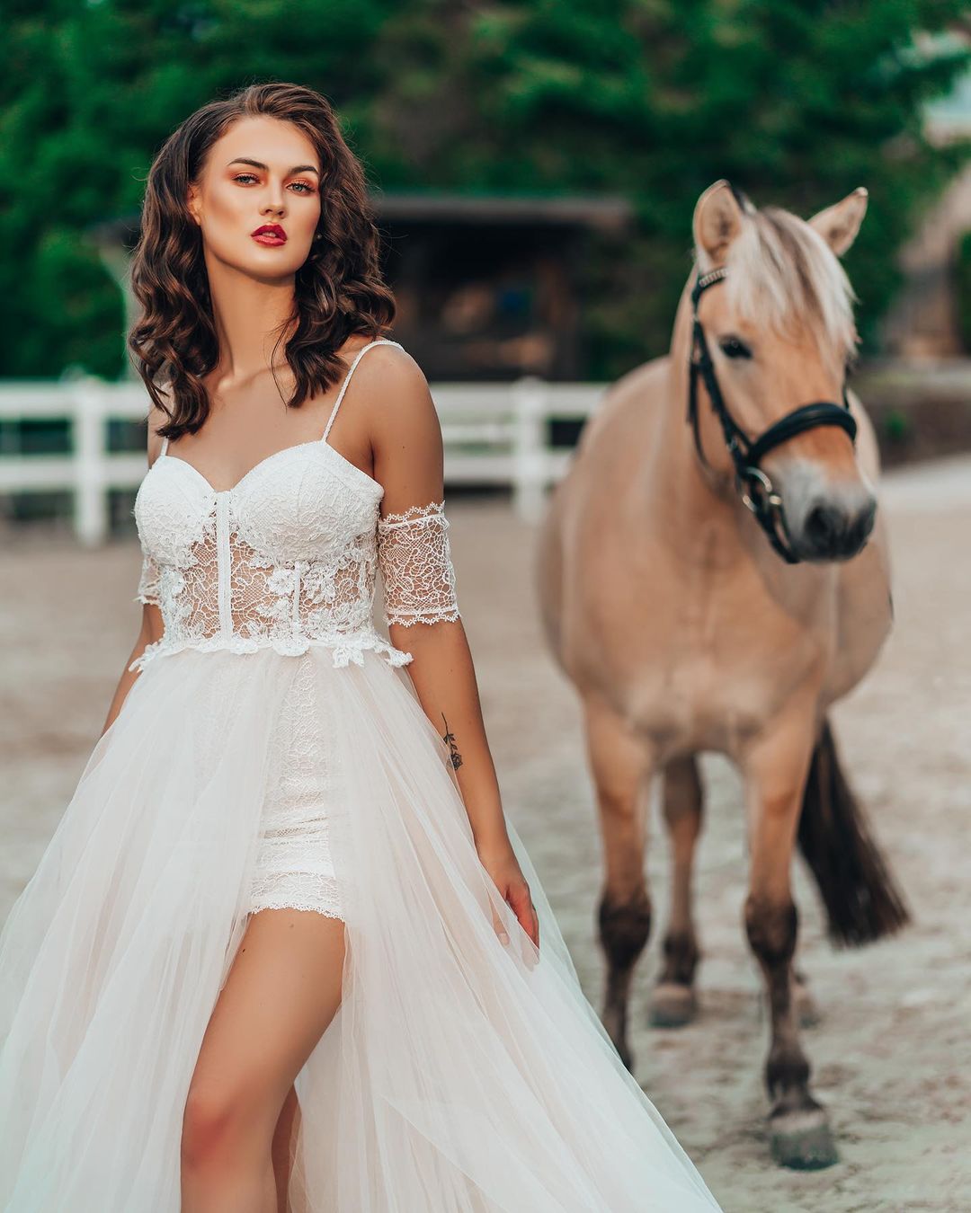 Sexy Spaghetti Straps Tulle Lace White Beach A-Line Beach Wedding Dresses