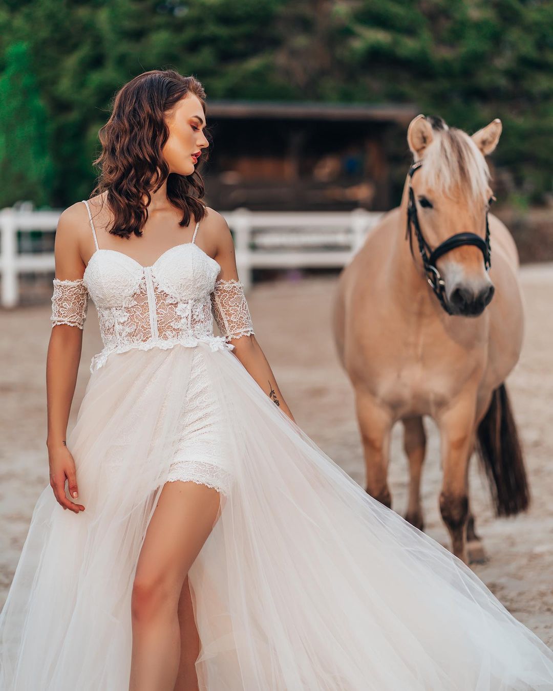 Sexy Spaghetti Straps Tulle Lace White Beach A-Line Beach Wedding Dresses