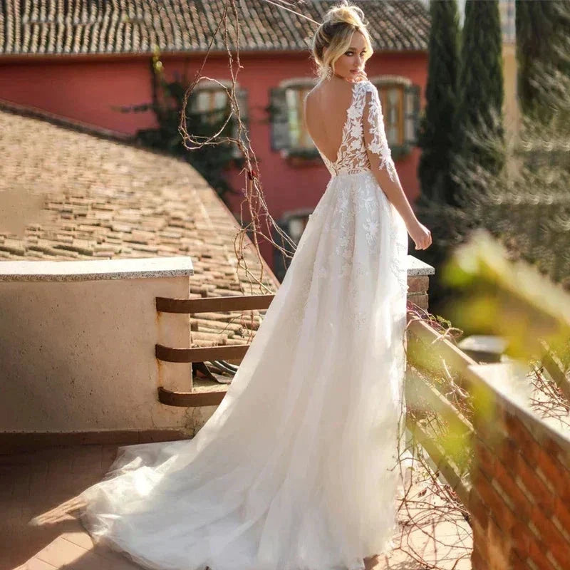 Sexy V Neck Bridal Dresses Long Sleeves Lace Appliques Wedding Gowns For Women Backless Vestidos Robe Noiva Mariage Customized (ZD14154)