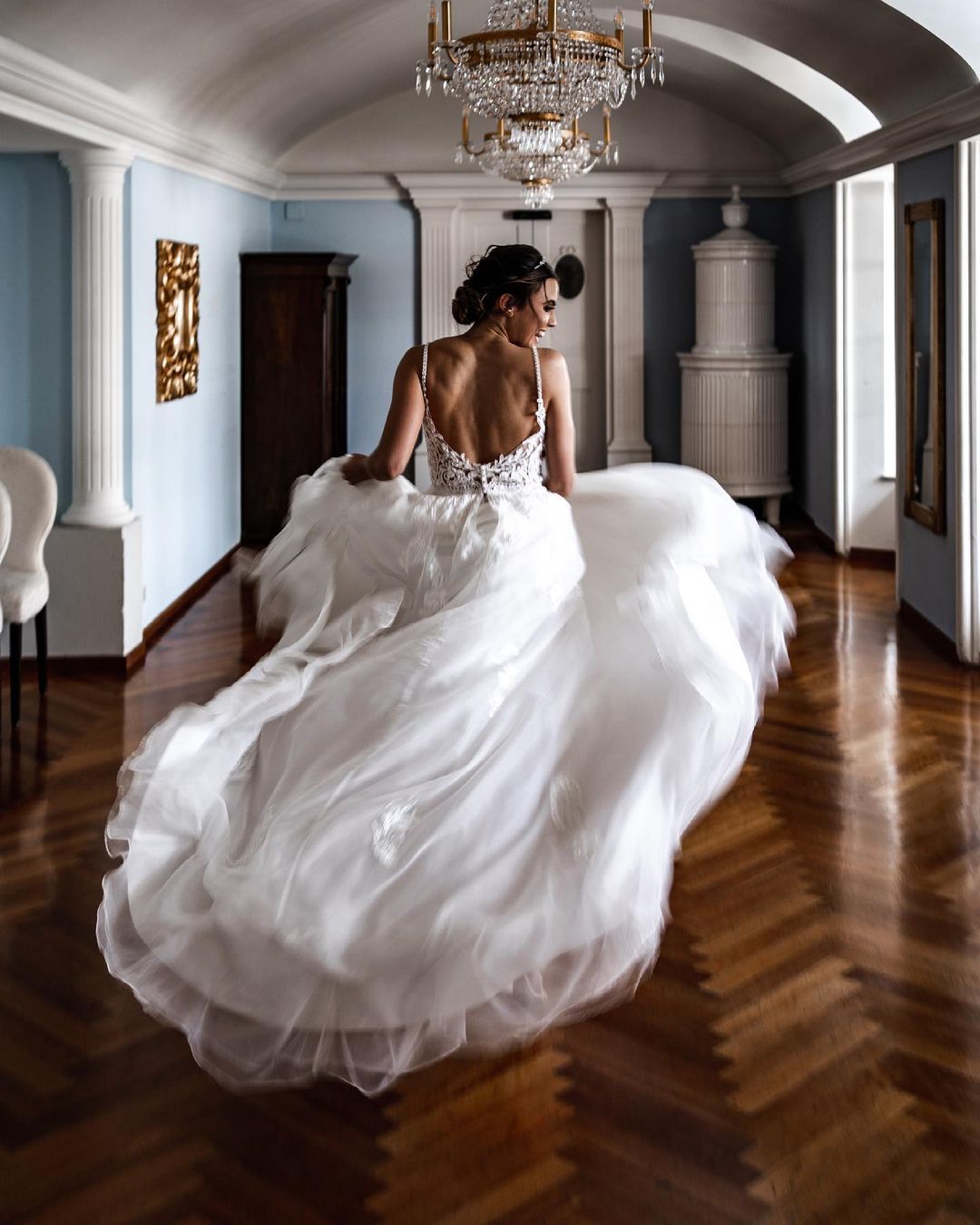 Simple A-line Beach Wedding Dresses V-neck Lace Appliques Beach Bridal Dress
