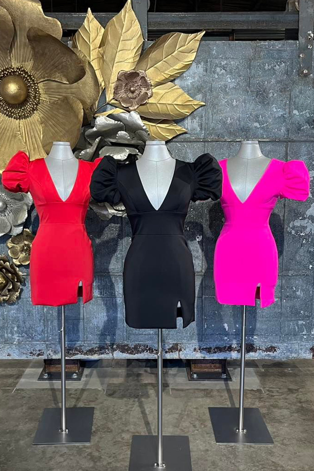Simple Black Homecoming Dresses V-Neck Tight Short Cocktail Dresses with Short Sleeves