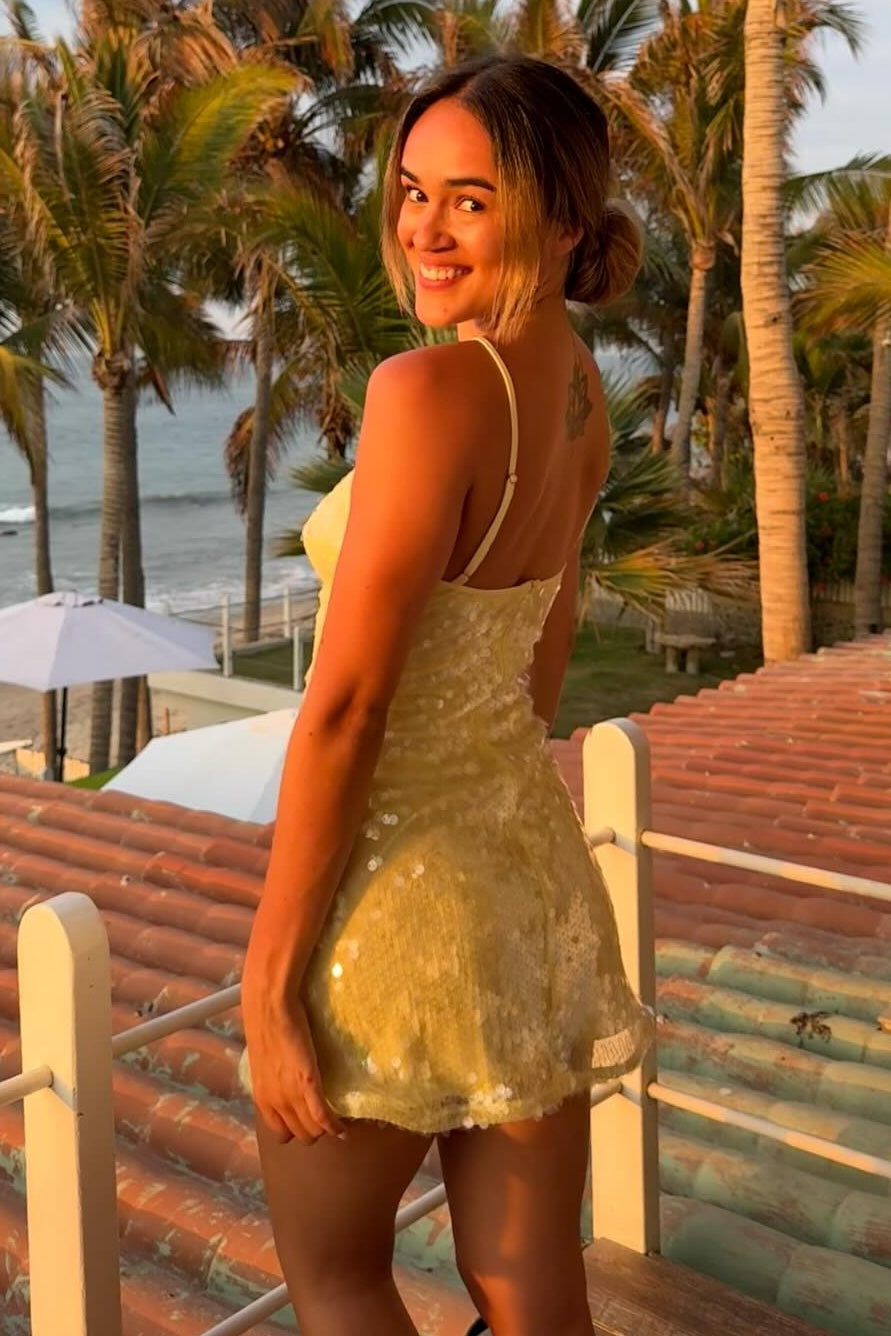 Sparkly Sheath Halter Neck Yellow Sequins Short Homecoming Dress