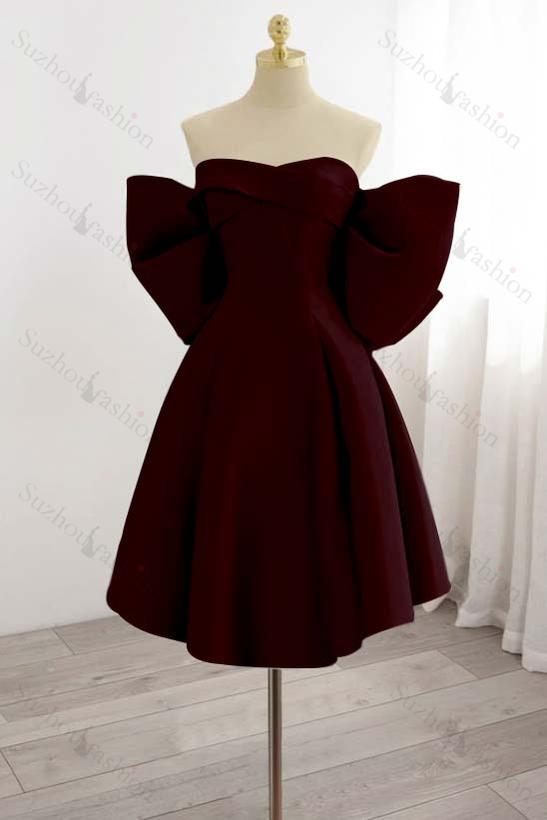 Strapless Sleeveless Short Homecoming Dress With Bowknot Pleated