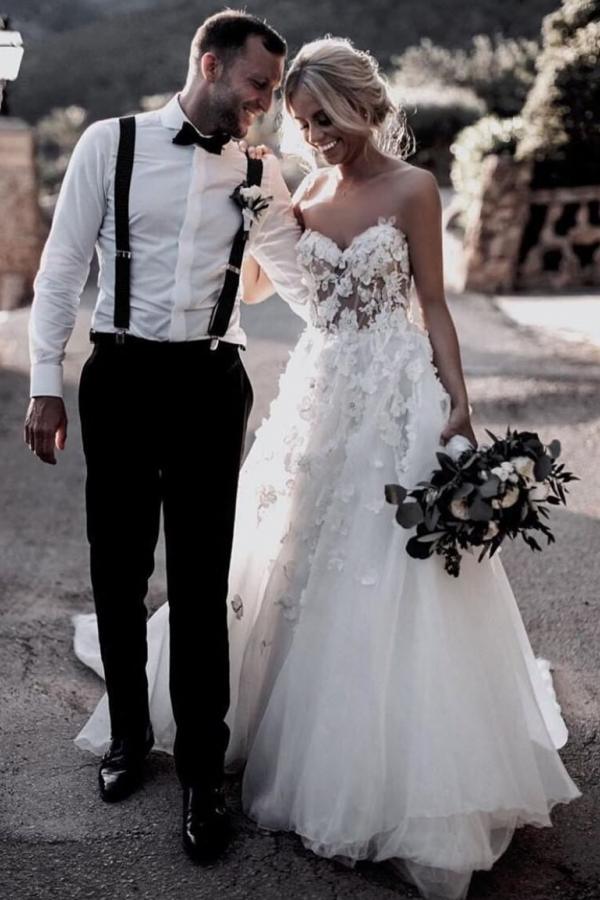 Strapless Tulle White Lace Appliques A-Line Beach Wedding Dresses