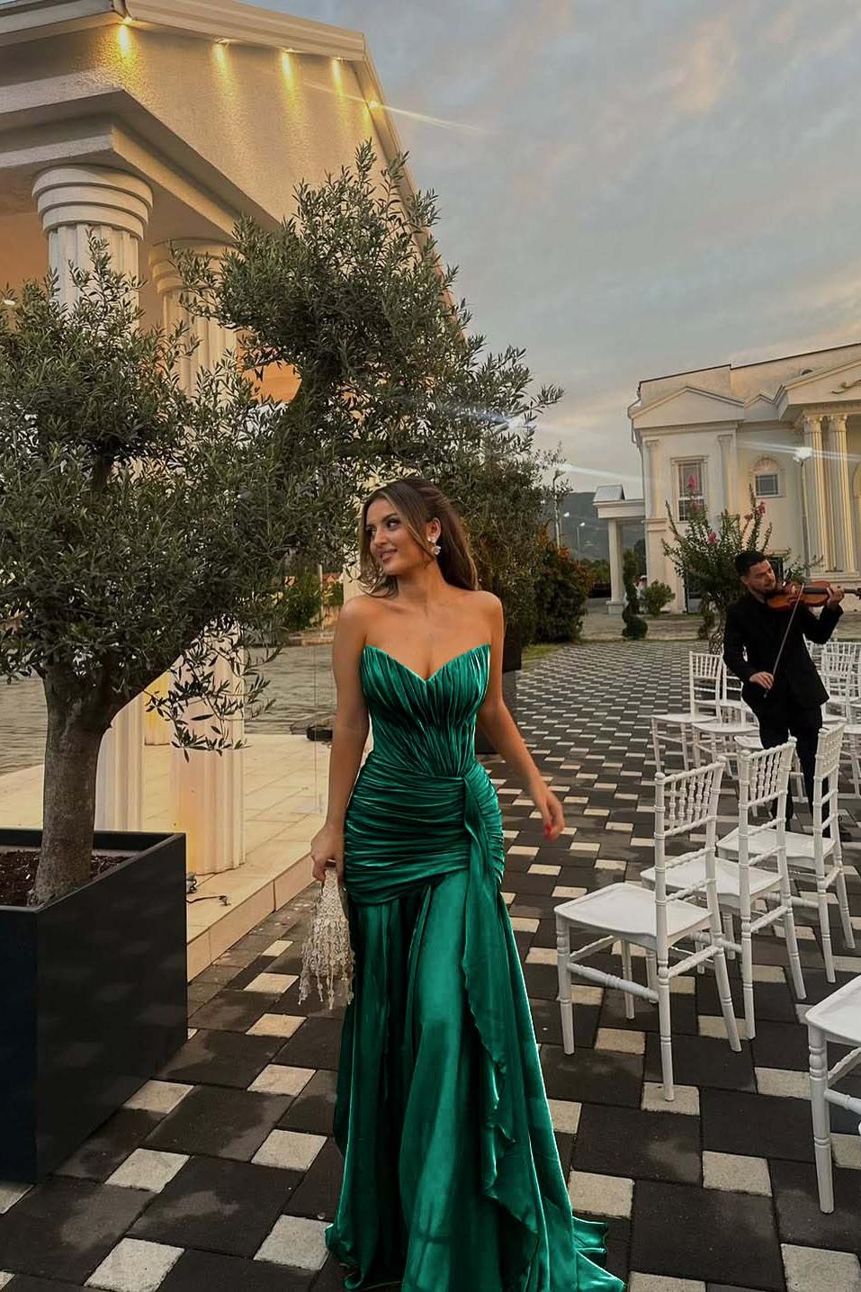 Strapless V Neck Sleeveless Long Evening Formal Dress With Pleated Ruffle