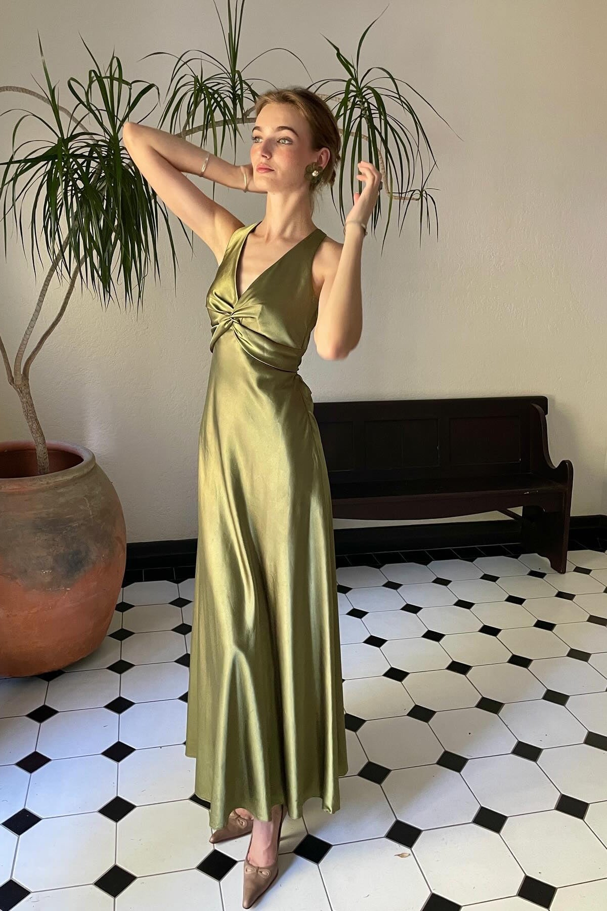 Suzhoufashion Stylish Sheath V Neck Green Long Party Dress With Open Back Bowknot Formal Evening Gown