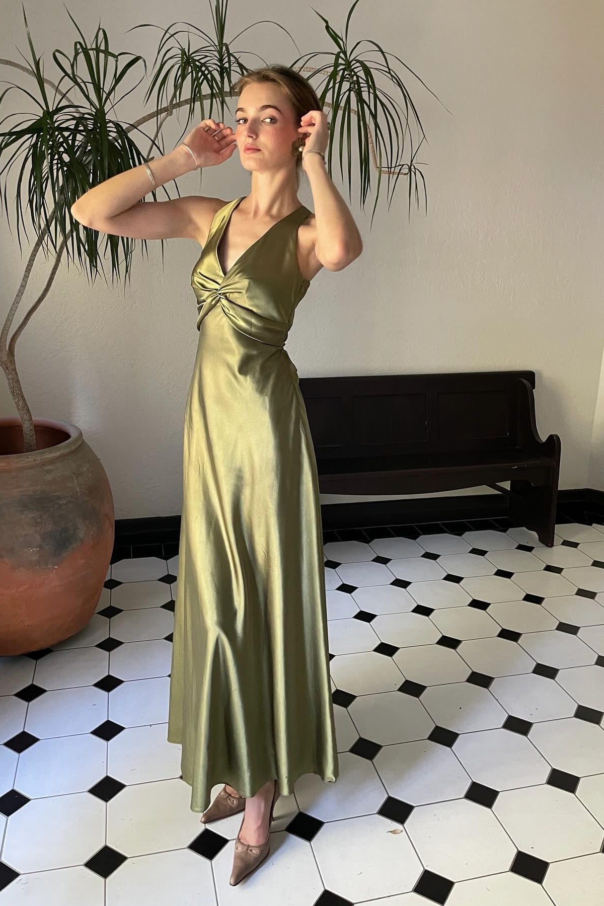 Suzhoufashion Stylish Sheath V Neck Green Long Party Dress With Open Back Bowknot Formal Evening Gown