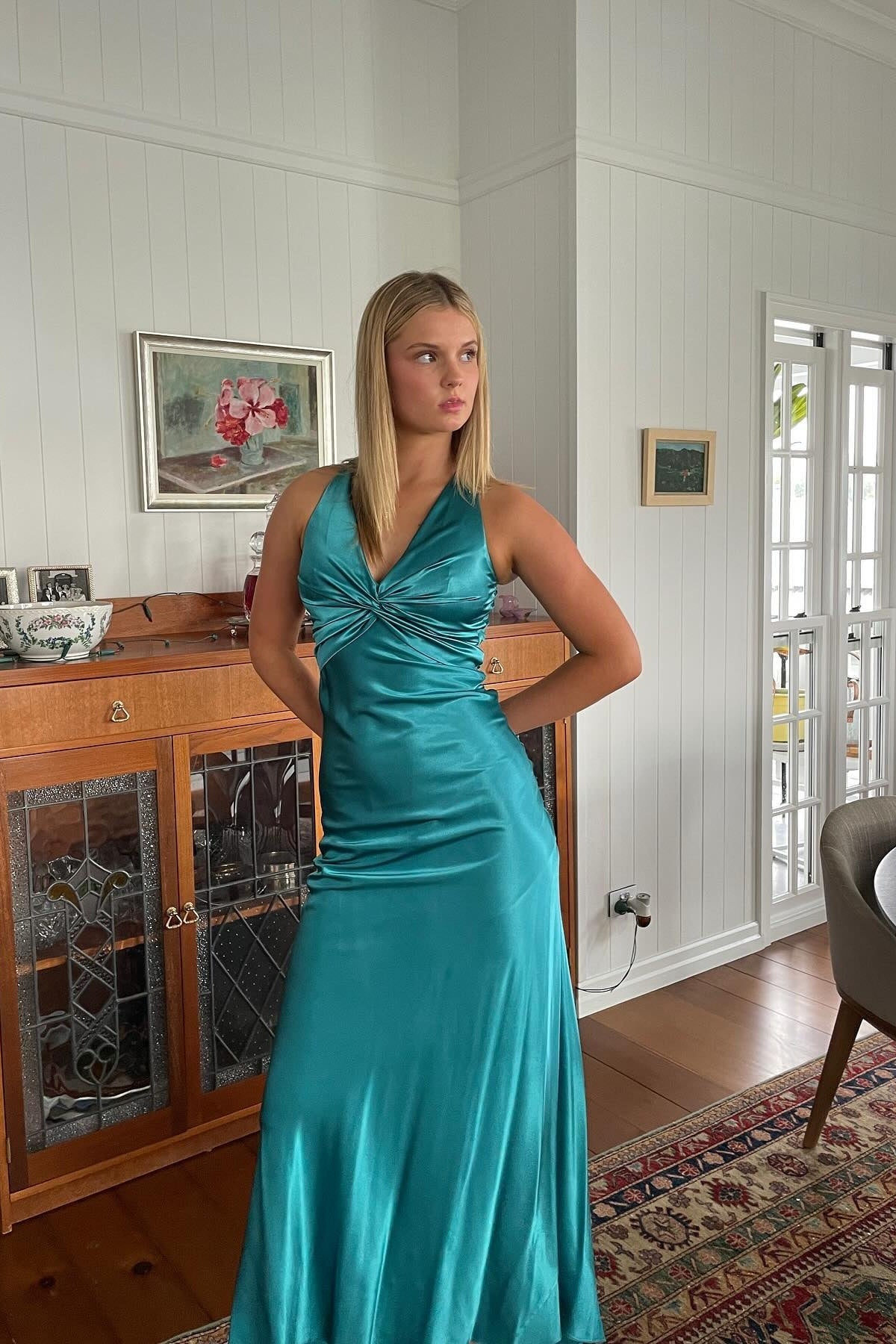 Suzhoufashion Stylish Sheath V Neck Green Long Party Dress With Open Back Bowknot Formal Evening Gown