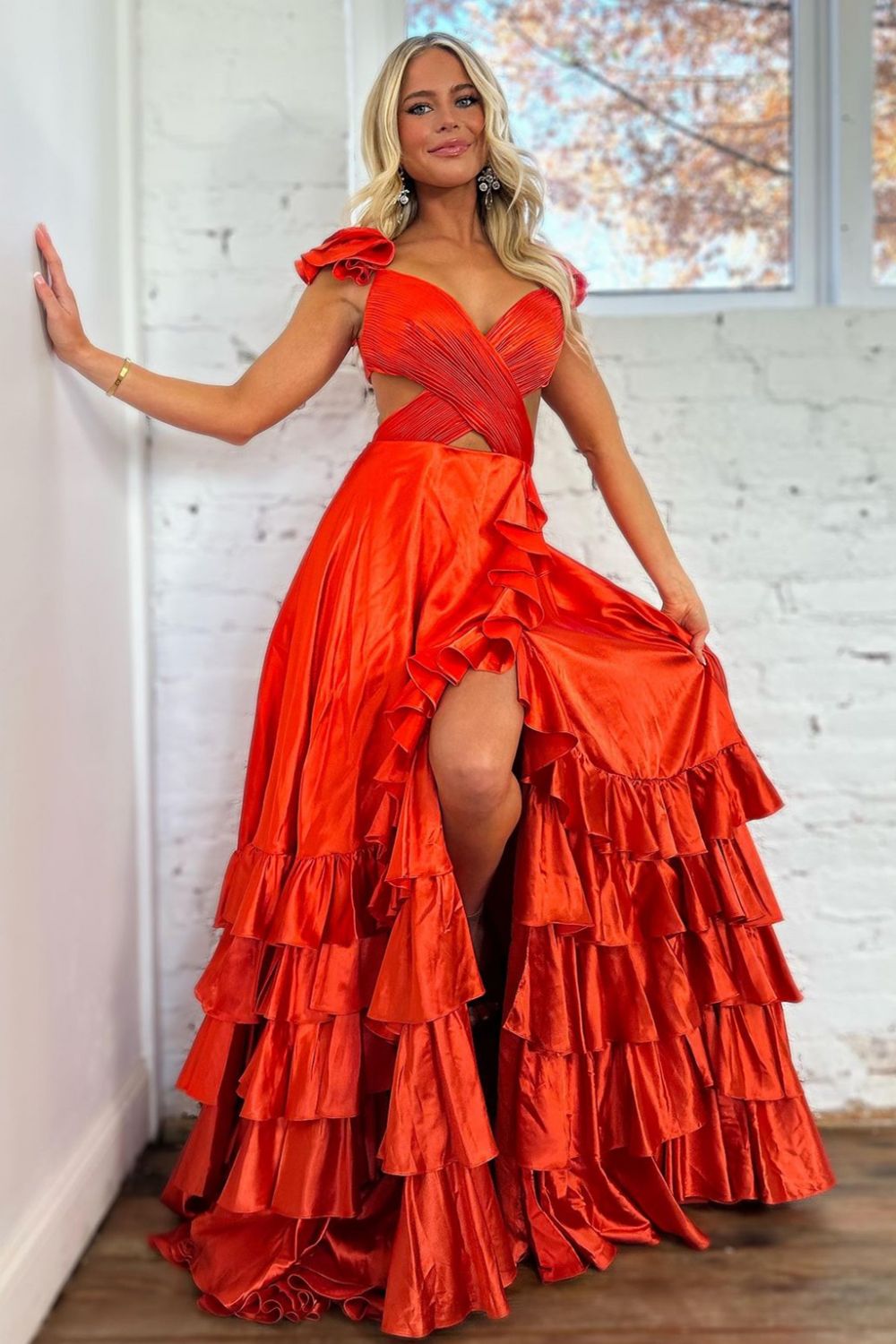 Satin Red A-Line Cutout Waist V-Neck Tiered Prom Dress With Split - VelvetHem