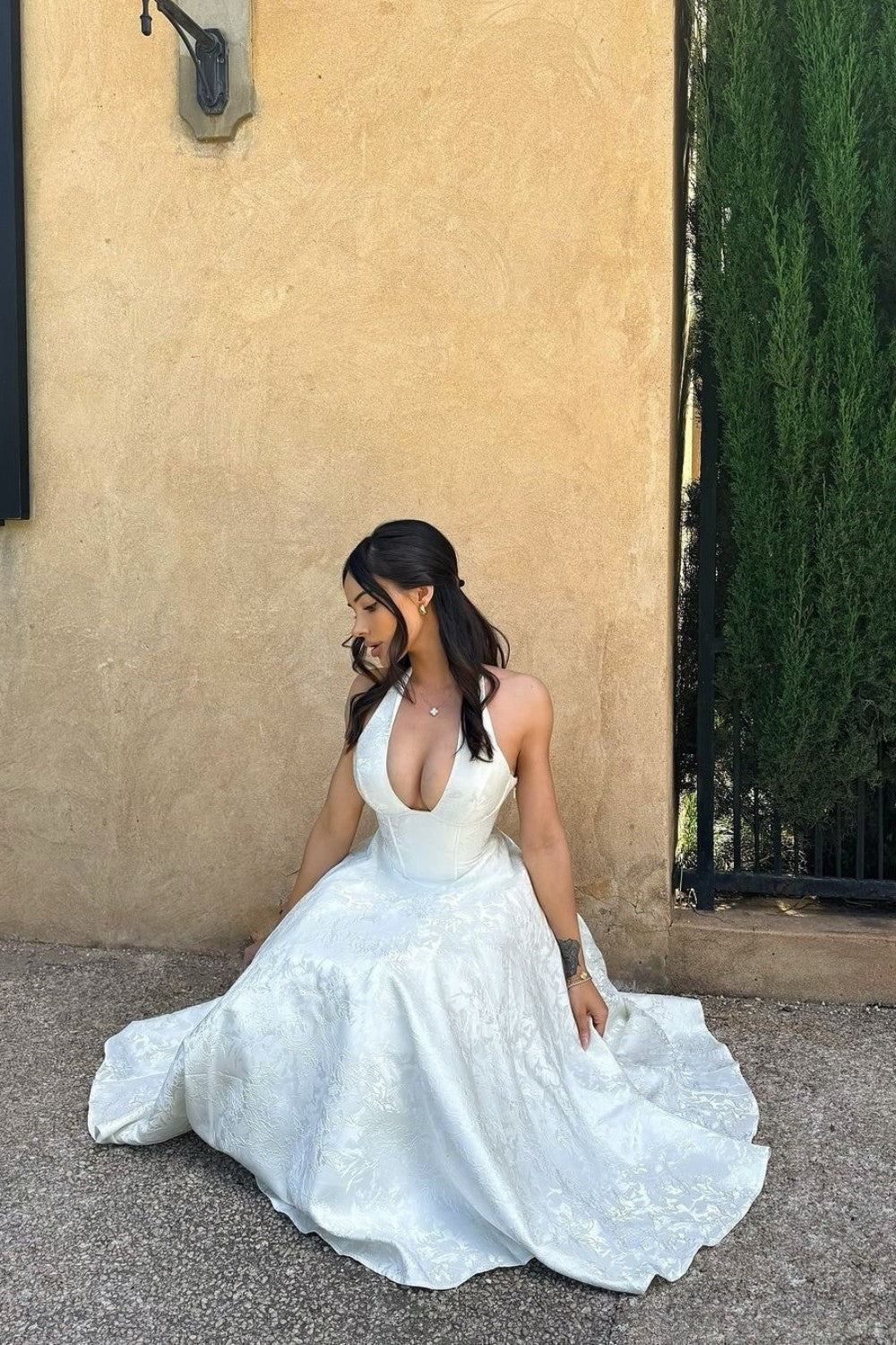 Suzhoufashion White Halter A-Line Jacquard Midi Prom Dress With Structured Corset Bodice Formal Evening Gown