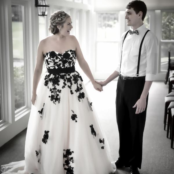 Sweetheart Black and White Tulle Wedding Dress Bowknot Custom Made Lace-Up Bridal Gown