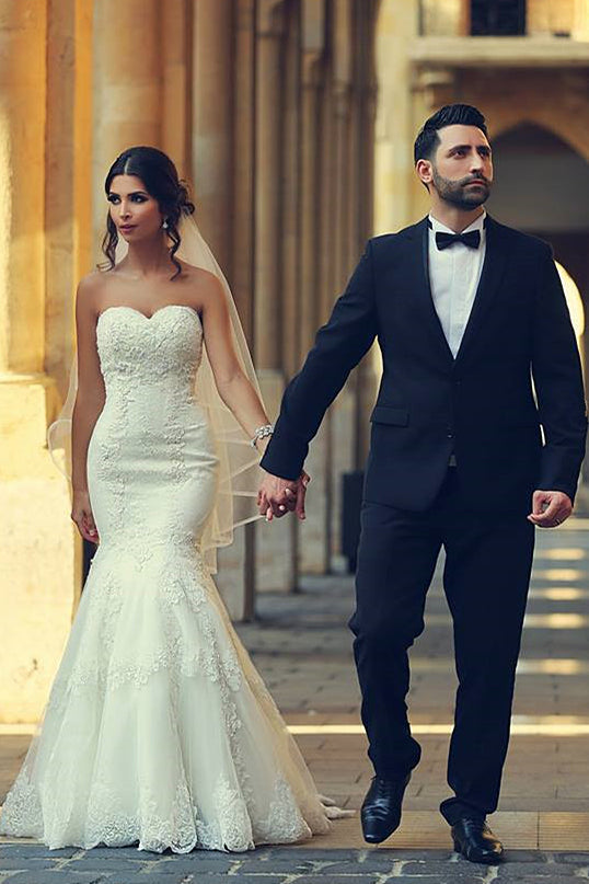 Sweetheart White Lace Sexy Mermaid Bridal Gown Latest Sweep Train Lace-Up Plus Size Wedding Dresses