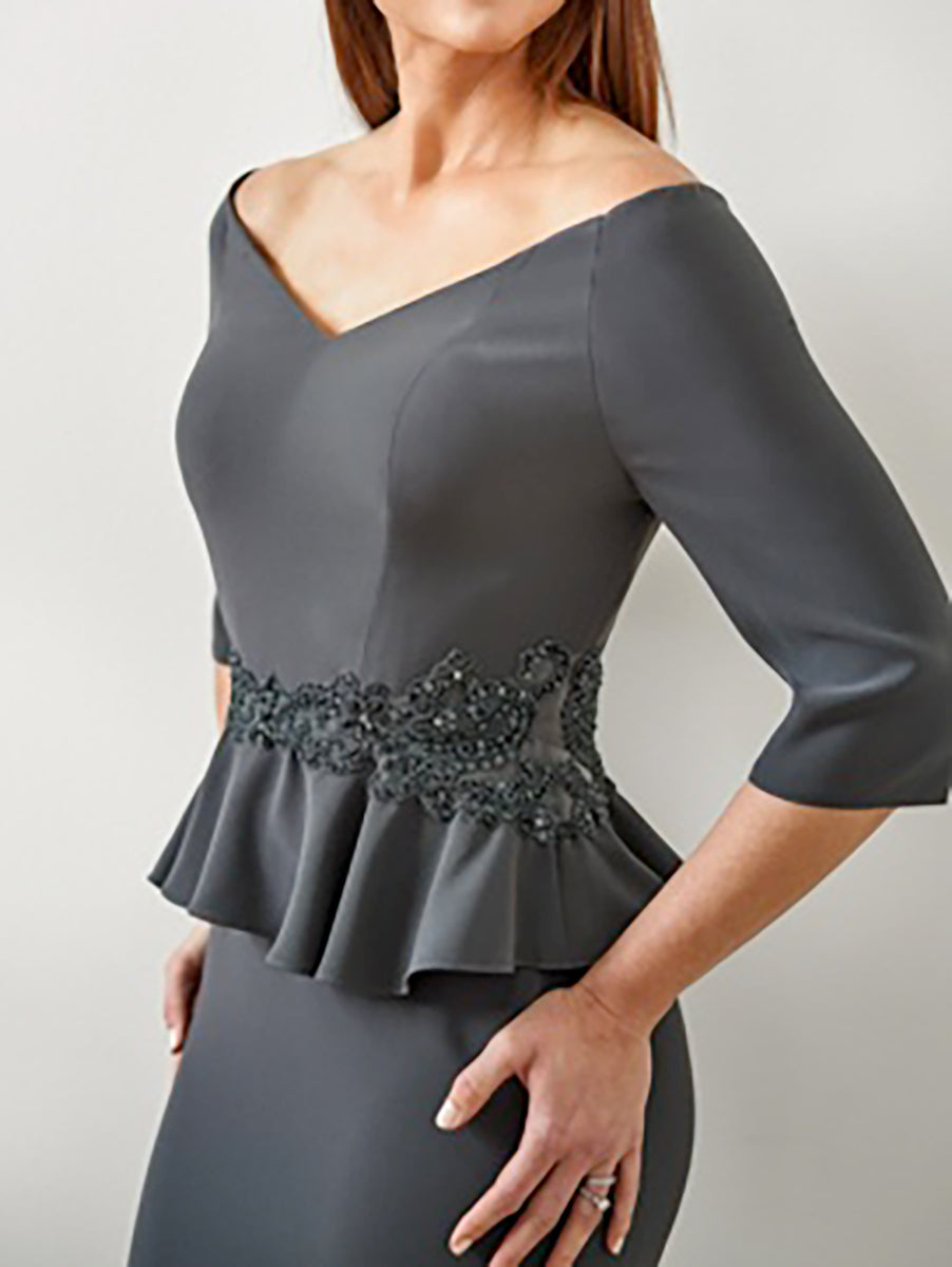 V Neck Mother of the Bride Trumpet Mermaid Dress Featuring Ruffles and Appliques