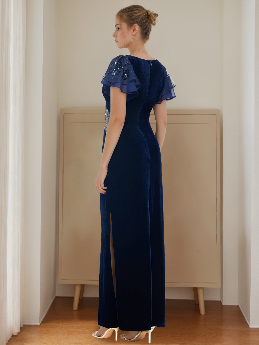 V Neck Short Sleeve Long Velvet Sheath Dress with Ruffles and Appliques for the Mother of the Bride