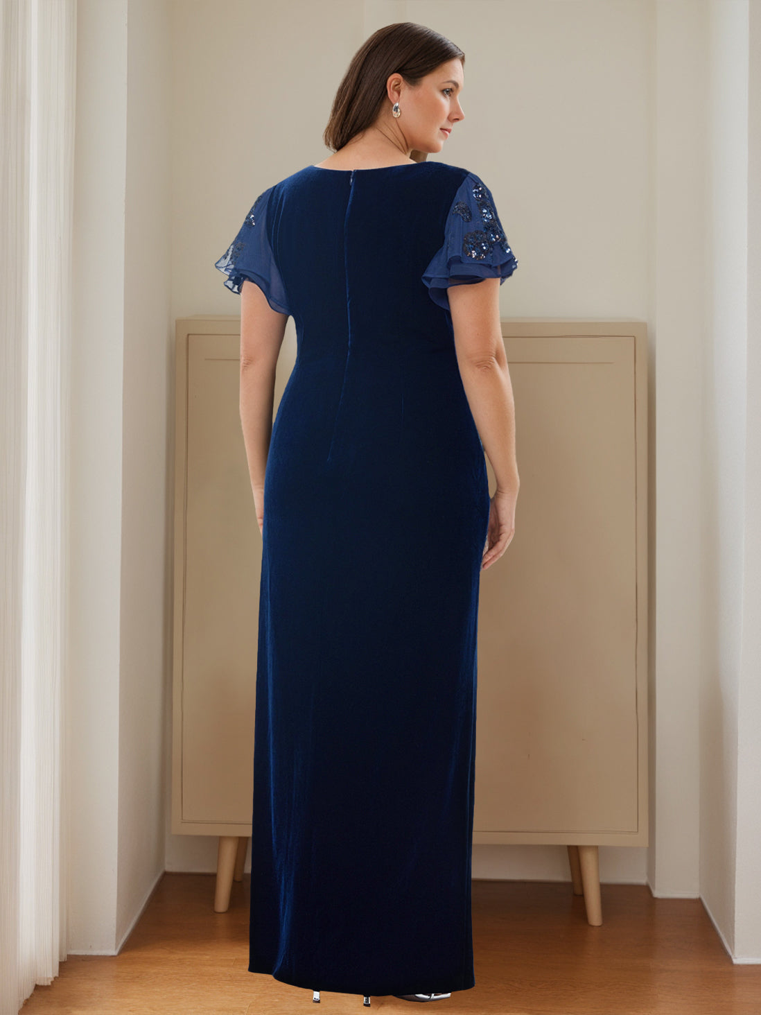 V Neck Short Sleeve Long Velvet Sheath Dress with Ruffles and Appliques for the Mother of the Bride