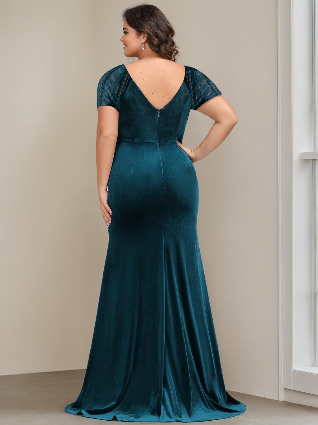 V Neck Short Sleeved Velvet Mother of the Bride Gown with Ruffles and Appliques in Trumpet Mermaid Style