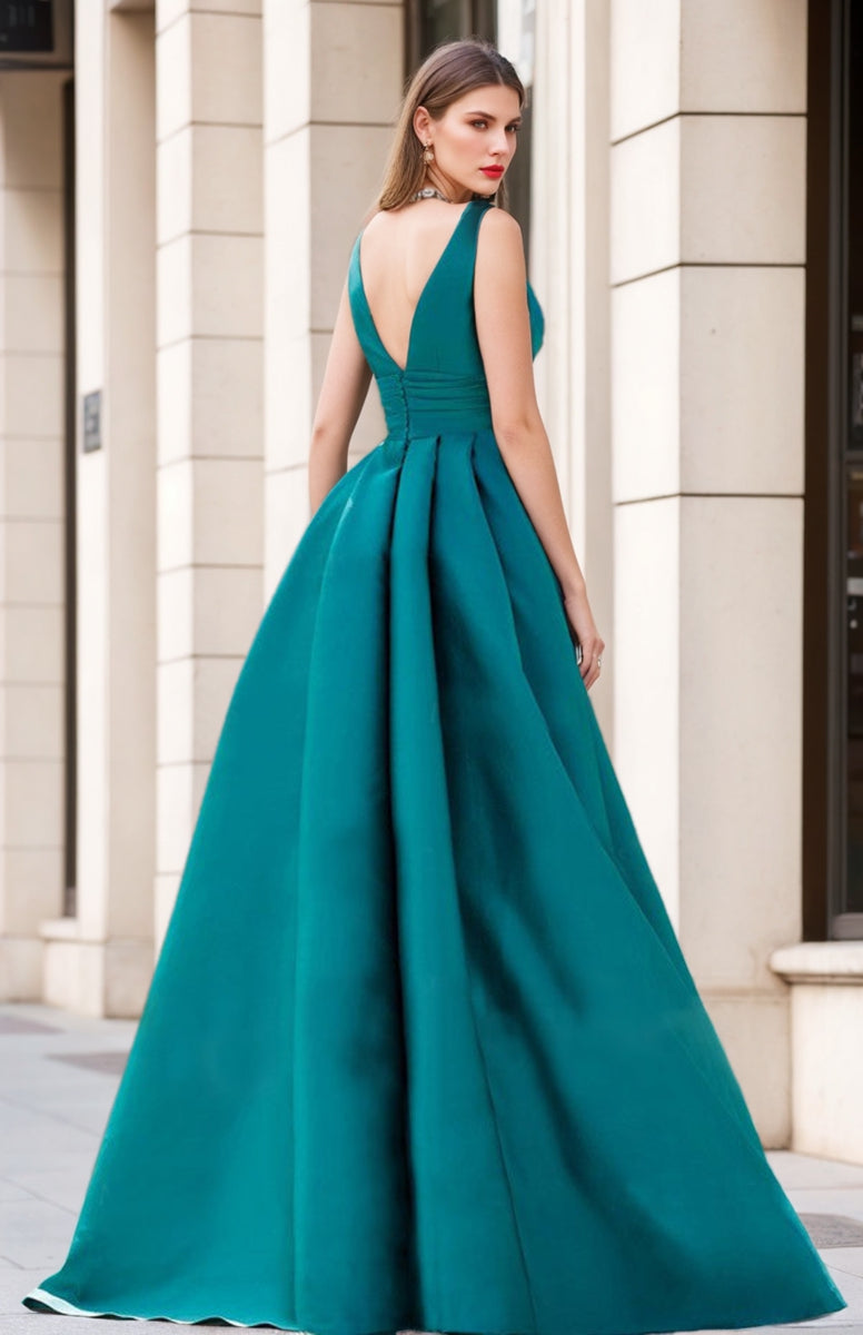 V Neck Sleeveless A Line Mother of the Bride Dress in Luxurious Style