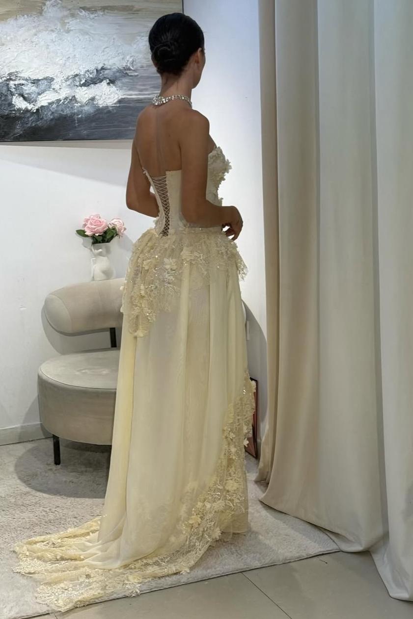 Gorgeous A Line Sweetheart Light Yellow Lace Prom Dress with Structured Bodice
