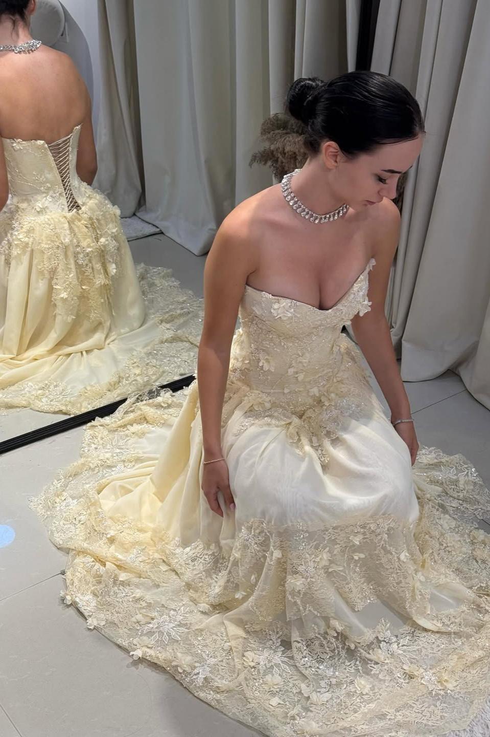 Gorgeous A Line Sweetheart Light Yellow Lace Prom Dress with Structured Bodice