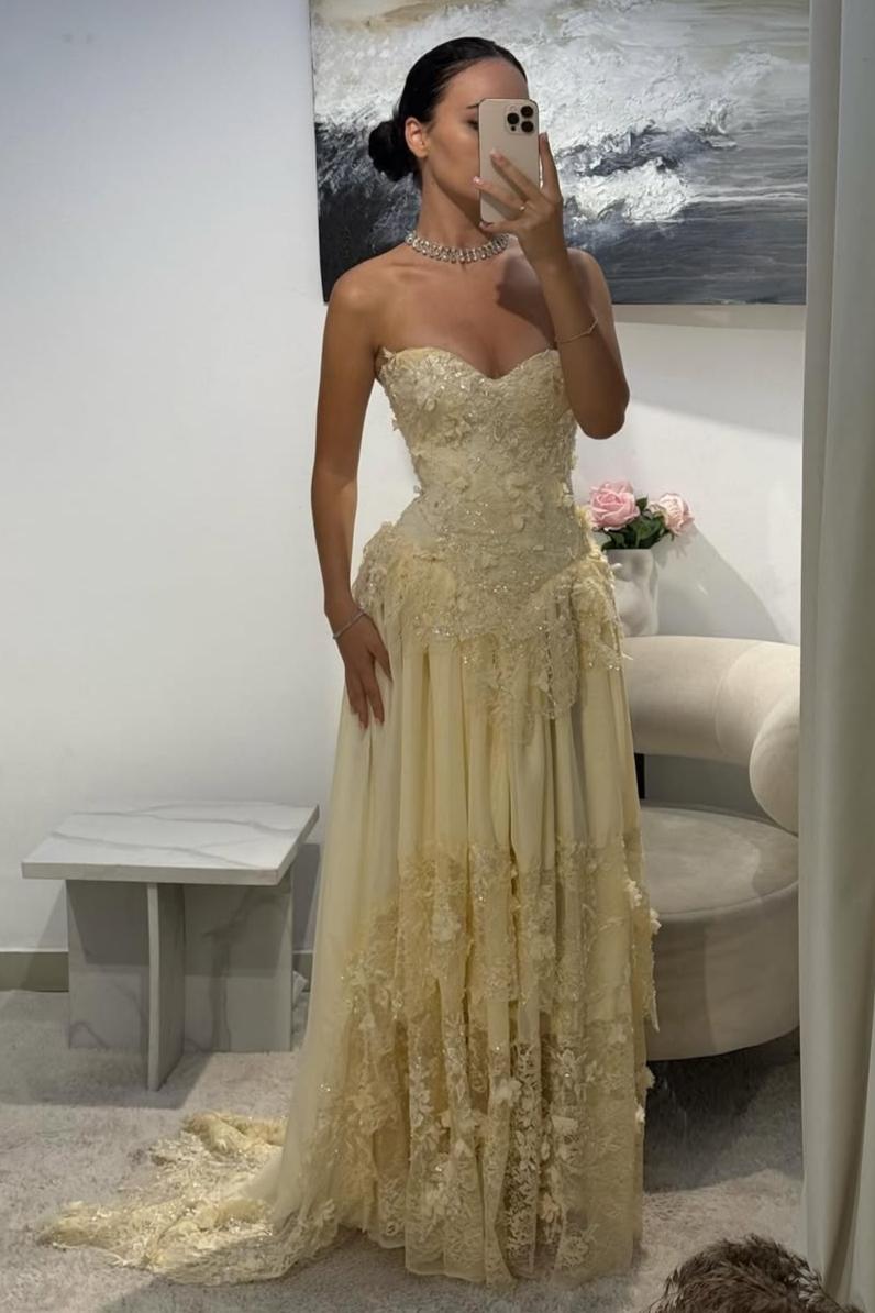 Gorgeous A Line Sweetheart Light Yellow Lace Prom Dress with Structured Bodice