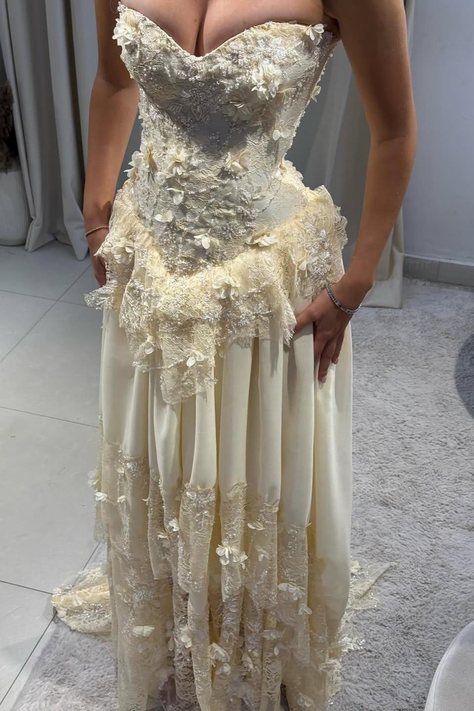 Gorgeous A Line Sweetheart Light Yellow Lace Prom Dress with Structured Bodice