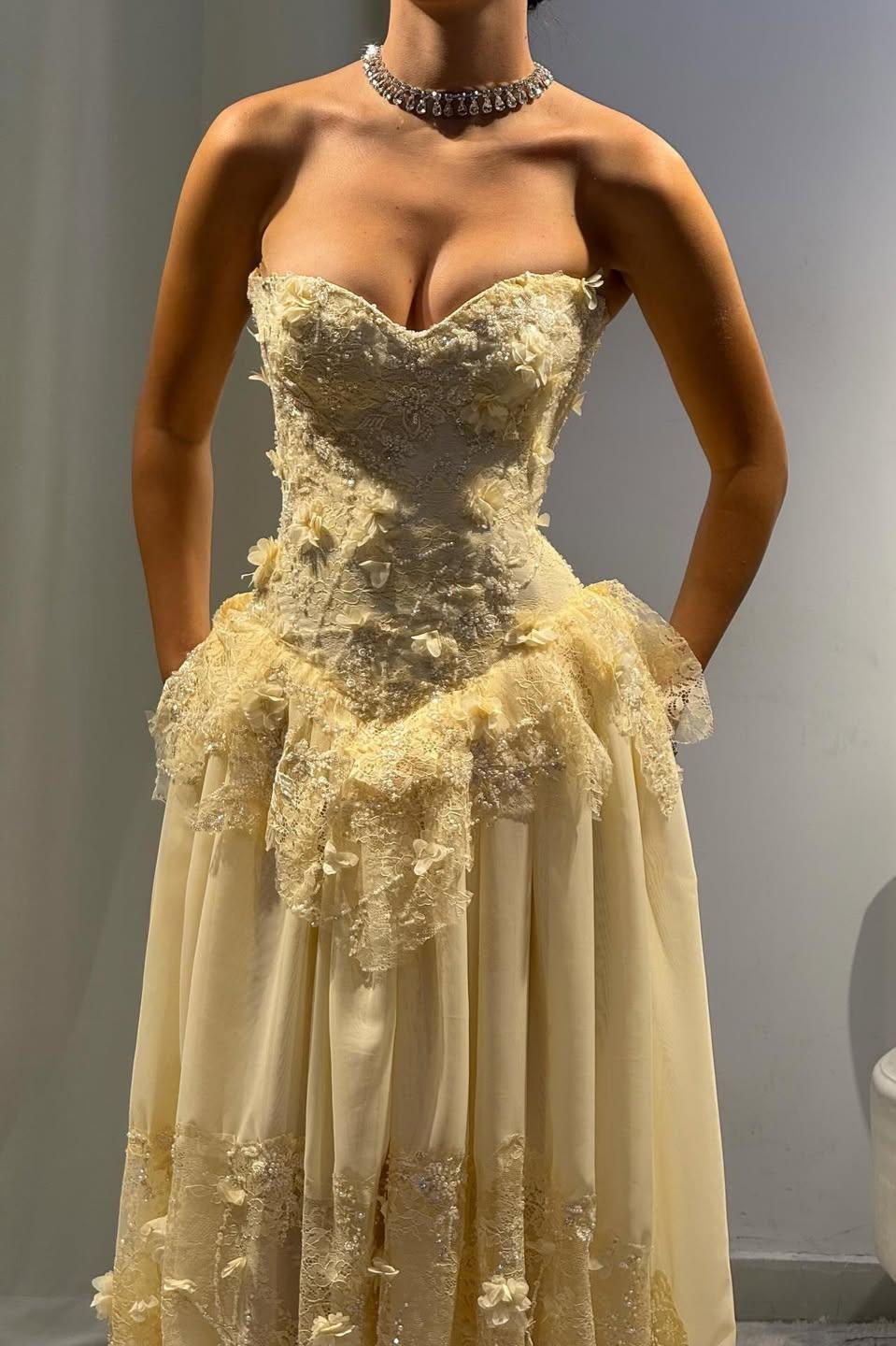 Gorgeous A Line Sweetheart Light Yellow Lace Prom Dress with Structured Bodice