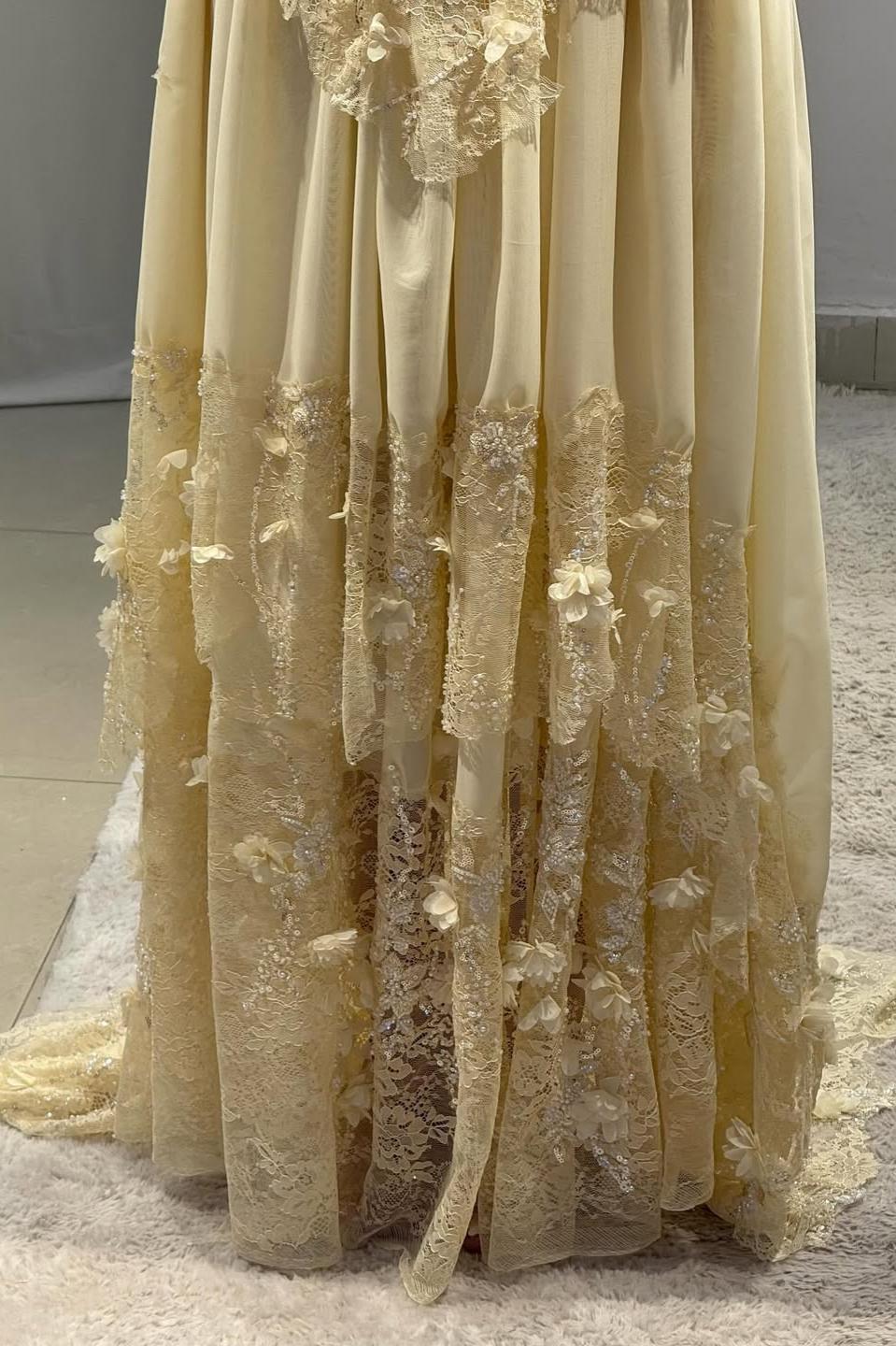 Gorgeous A Line Sweetheart Light Yellow Lace Prom Dress with Structured Bodice