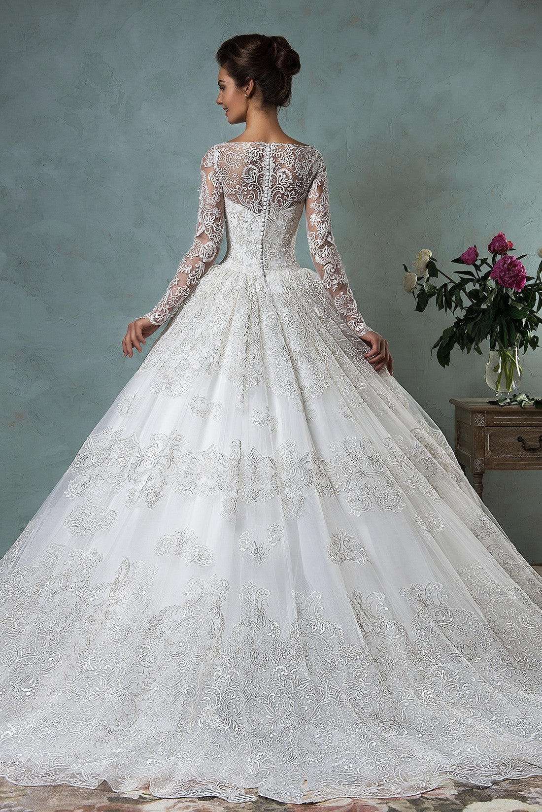 Vintage Long Sleeve Ball Gown Wedding Dress Lace Applique  Princess Dress