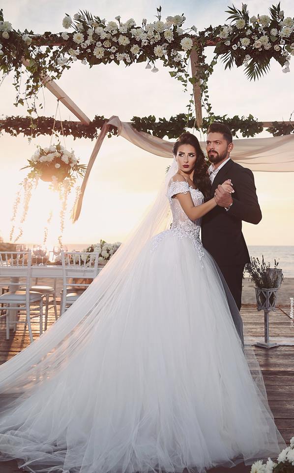 Vintage Off Shoulder Lace Ball Gown Wedding Dress Tulle Court Train Bridal Gown