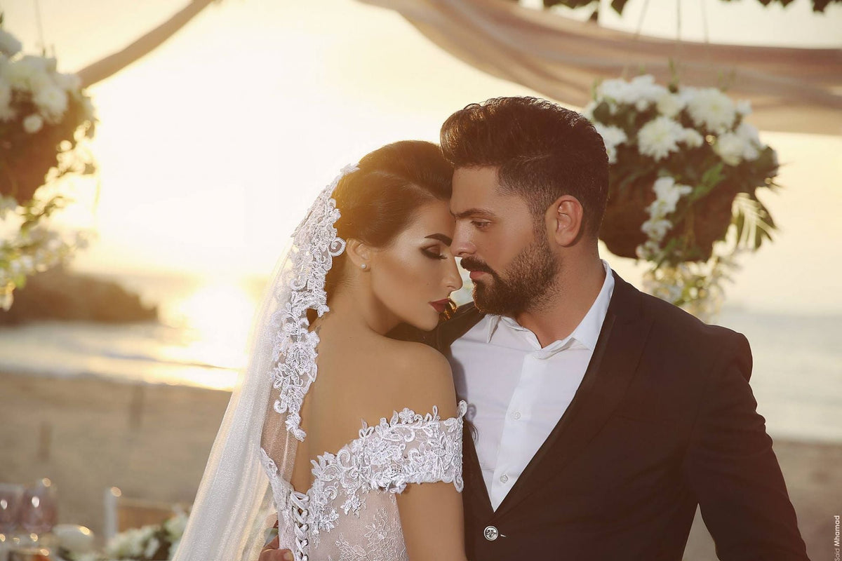 Vintage Off Shoulder Lace Ball Gown Wedding Dress Tulle Court Train Bridal Gown