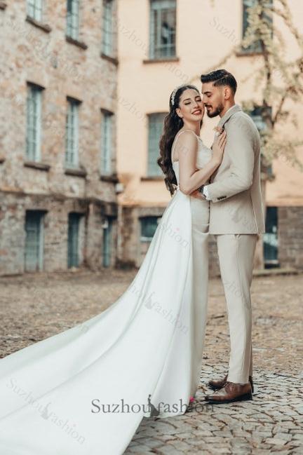 White Beach Wedding Dress A Line Spaghetti Strap Square Sleeveless Ruffle Sweep Train Satin Bridal Gown With Slit