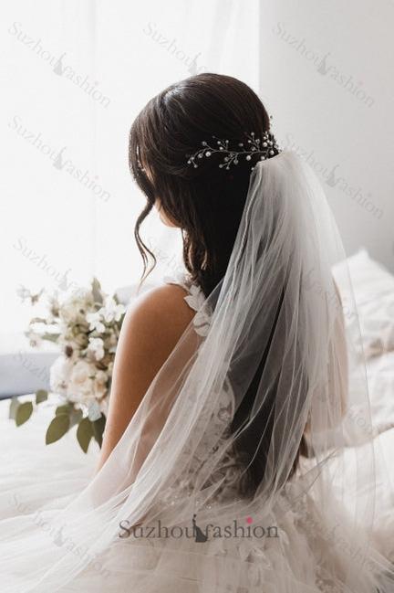 White Beach Wedding Dress A Line V Neck Spaghetti Strap Sleeveless Backless Lace Sweep Train Tulle Bridal Gown With Appliques