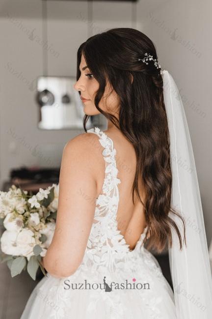 White Beach Wedding Dress A Line V Neck Spaghetti Strap Sleeveless Backless Lace Sweep Train Tulle Bridal Gown With Appliques