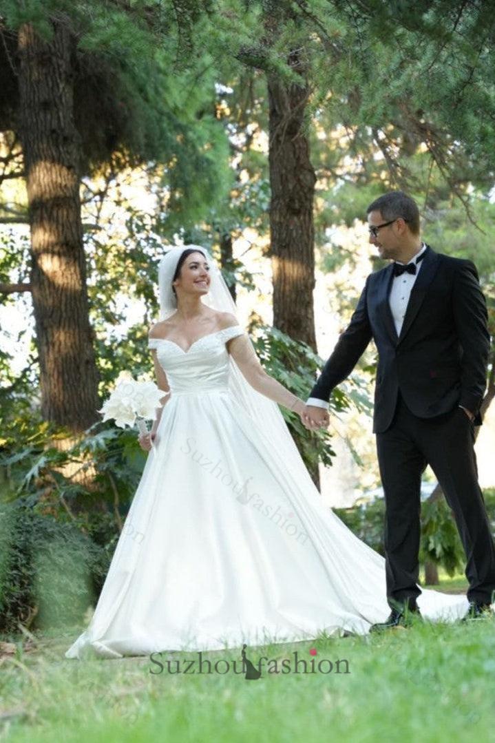 White Beach Wedding Dress Ball Gown Strapless Off The Shoulder Sleeveless Beaded Sweep Train Satin Bridal Gown