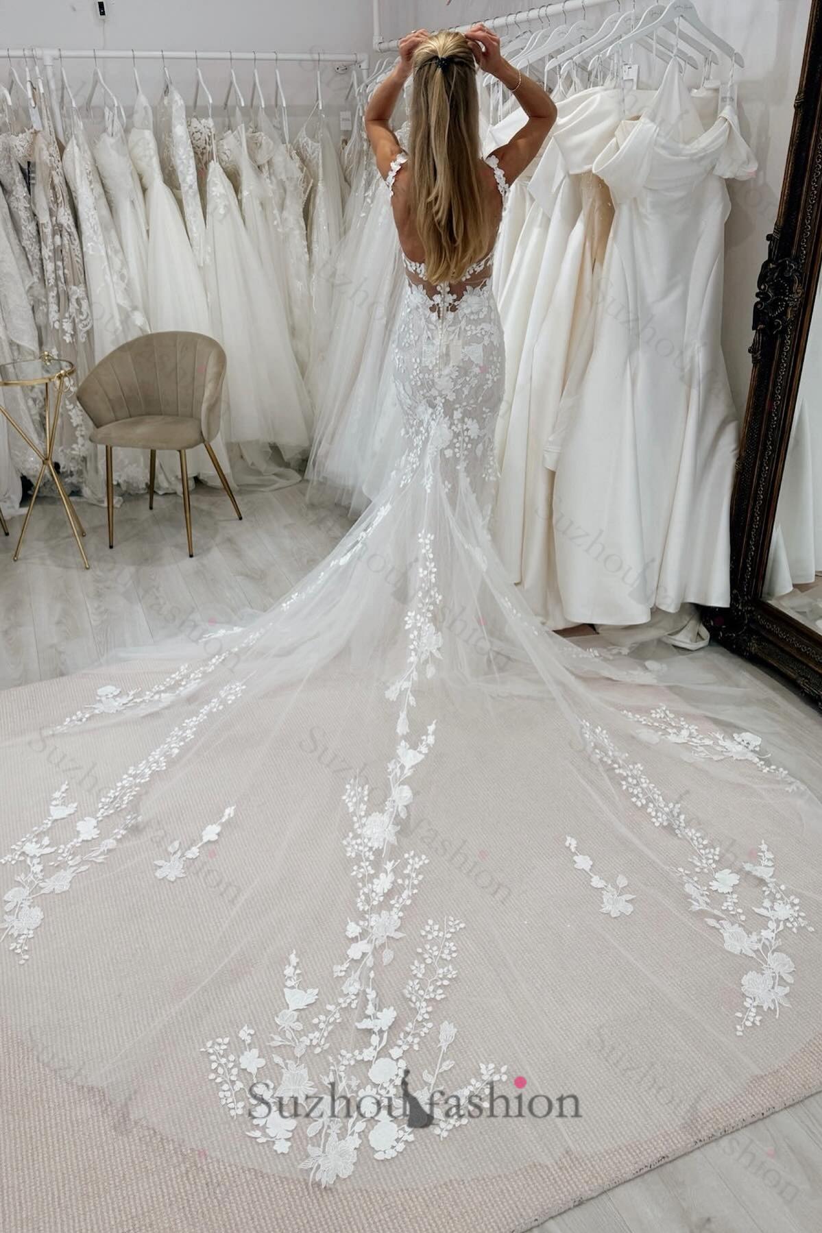 White Beach Wedding Dress Lace Mermaid V Neck Spaghetti Strap Sleeveless Cathedral Train Tulle Bridal Gown With Appliques