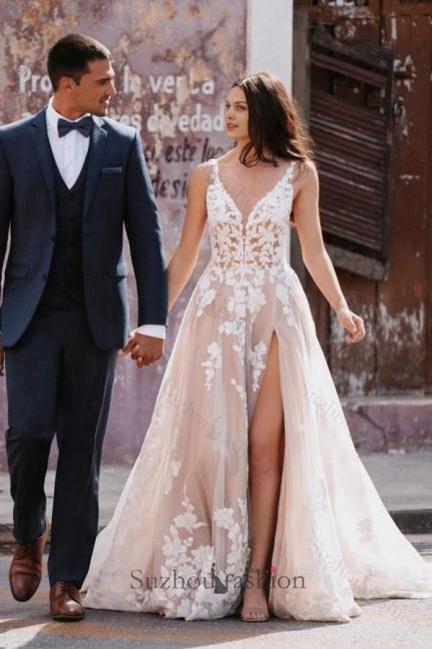 White Beach Wedding Dress V Neck Spaghetti Strap A Line Court Train Tulle Lace Split Bridal Gown With Appliques