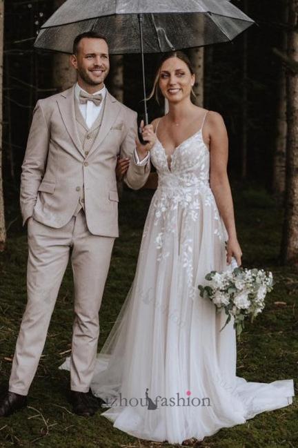 White Beach Wedding Dress V Neck Spaghetti Strap A Line Sleeveless Sweep Train Tulle Bridal Gown With Appliques