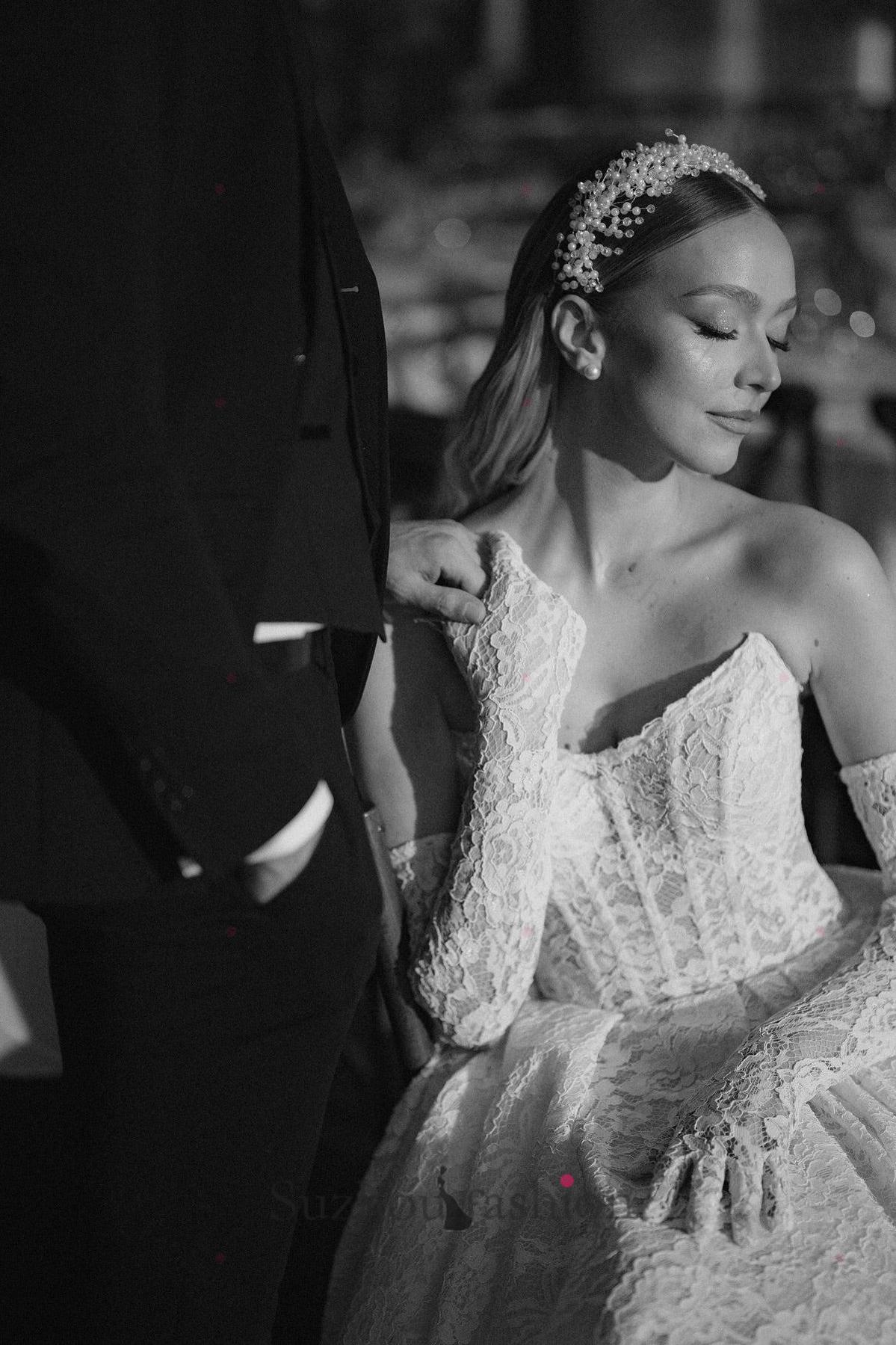 White Wedding Dress A Line Strapless Sleeveless Sweep Train Lace Bridal Gown