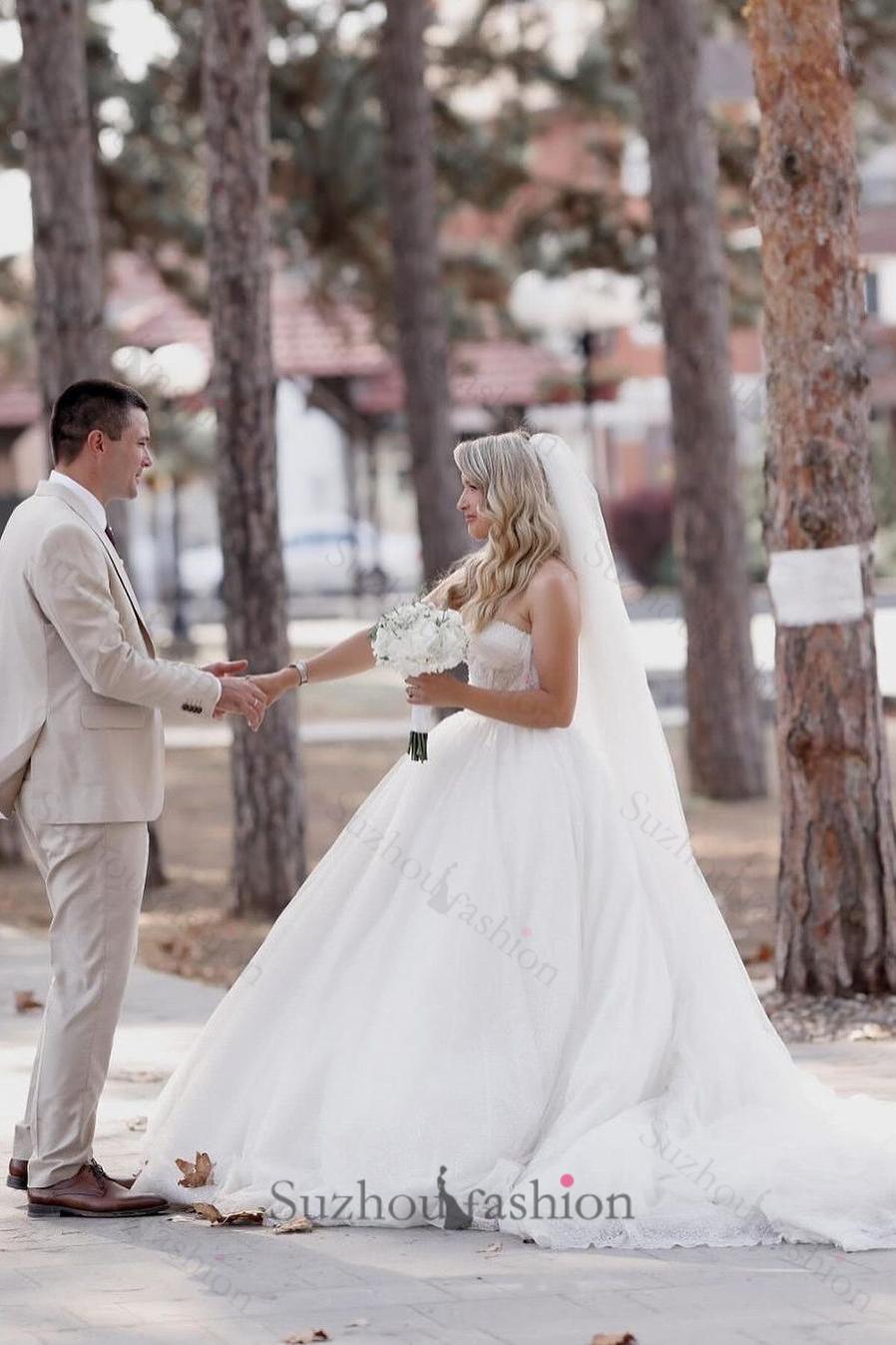 White Wedding Dress Sweetheart Ball Gown Beaded Sleeveless Cathedral Train Tulle Bridal Gown