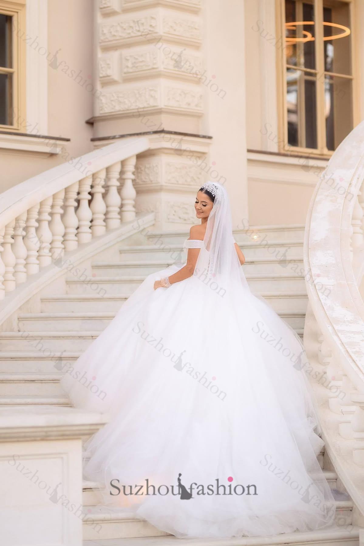 White Wedding Dress Sweetheart Ball Gown Off The Shoulder Sleeveless Lace Up Cathedral Train Tulle Bridal Gown