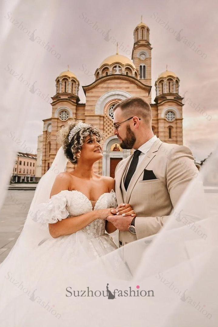 White Wedding Dress Sweetheart Off The Shoulder Ball Gown Beaded Lace Sleeveless Cathedral Train Tulle Bridal Gown